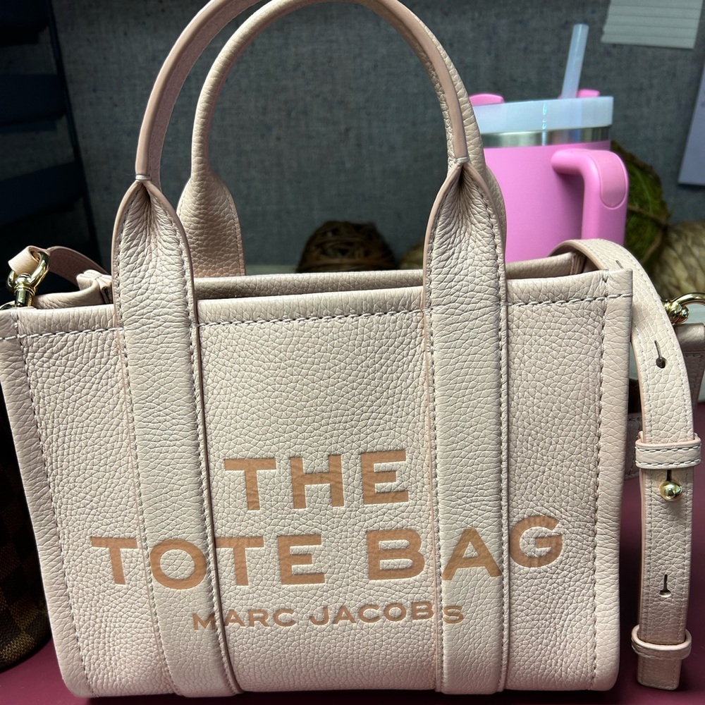 Marc Jacobs The Tote Bag in the color Rose